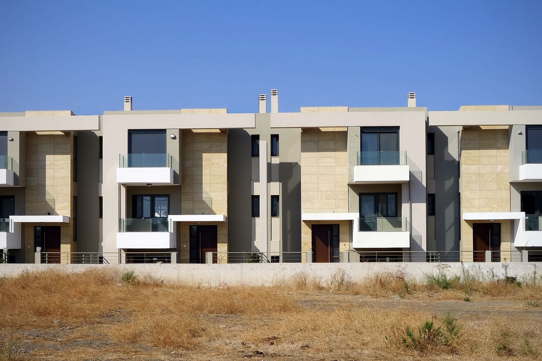 Τέσσερις Κατοικίες