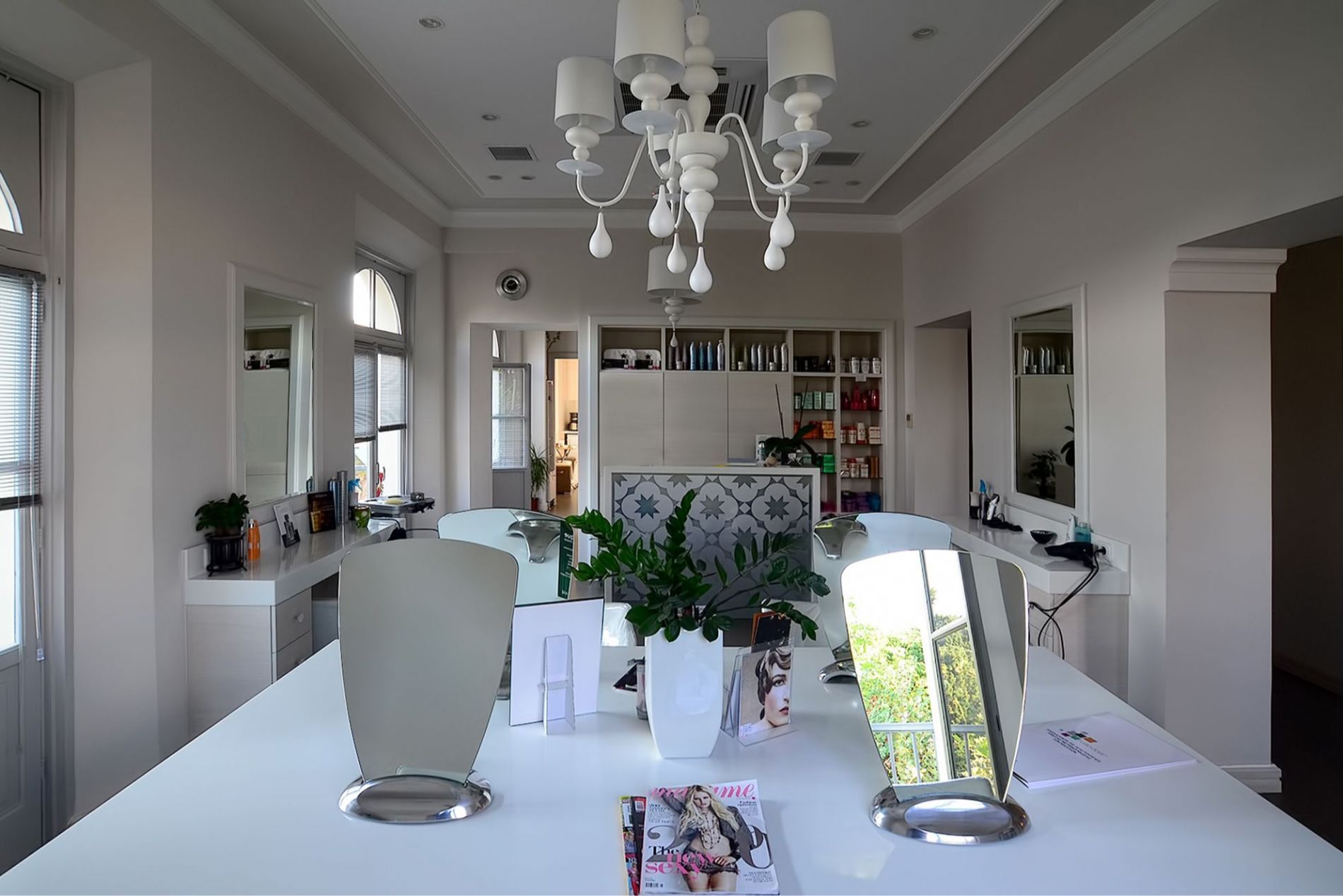 Αποκατάσταση Ιταλικού κτιρίου και μετατροπή ορόφου σε κομμωτήριο